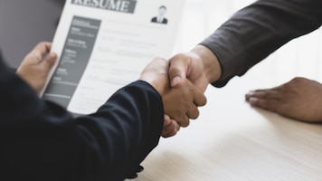 Imagen del artículo: Cómo conseguir tu primer trabajo: mitos que debes dejar atrás