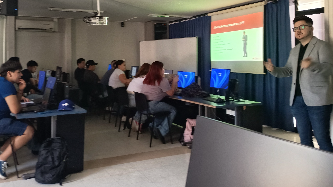 Imagen del artículo: BTE y Adecco imparten la charla "El trabajo de buscar trabajo"